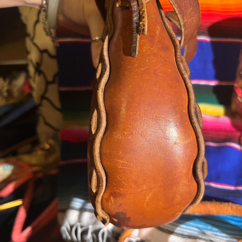 Vintage Leather Shoulder Bags Medium & Mini w/new wallet, storage box, sm. shawl - Picture 12 of 16